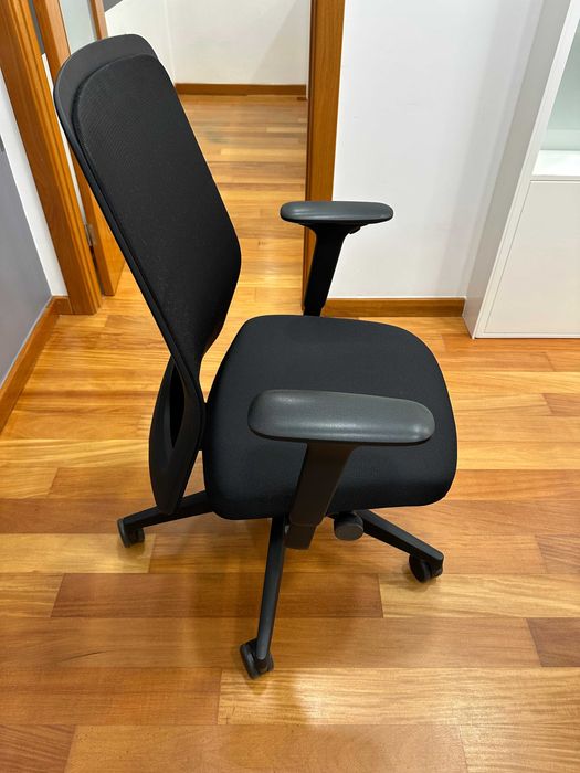 Cadeira de Escritório - INTERSTUHL - Preto