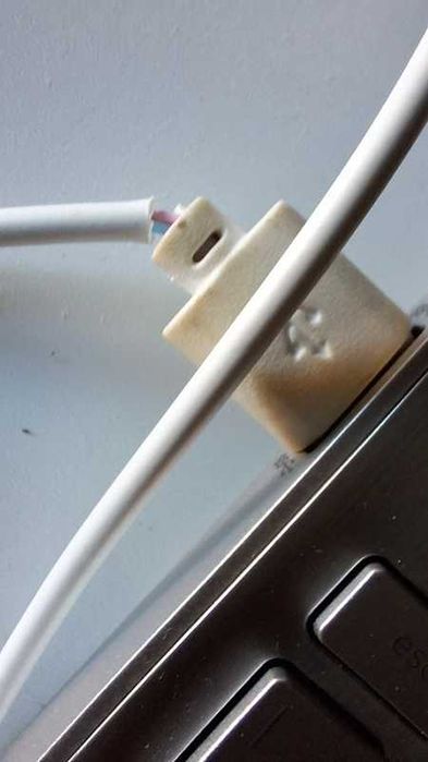Candeeiro de mesa com USB. Levantar no Porto