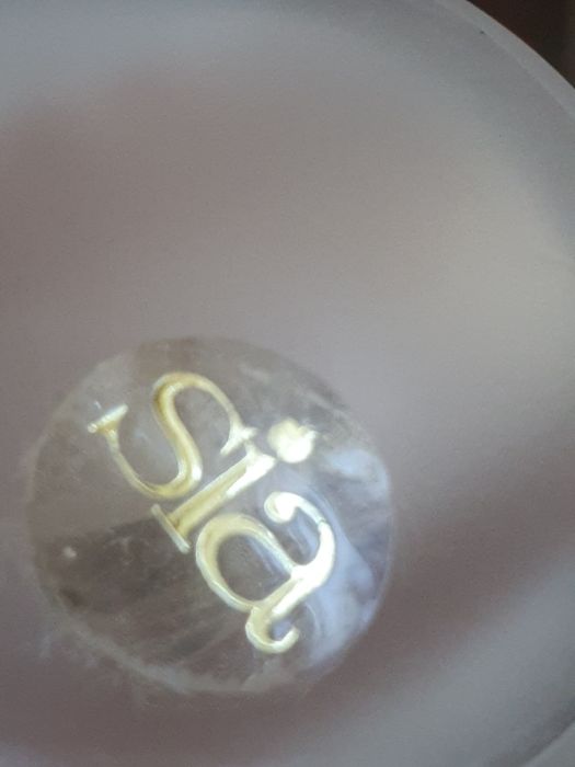Perfumy, flakon z pompką na