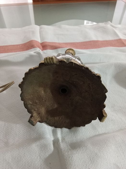 Bases de candeeiro de mesa em ferro muito antigos