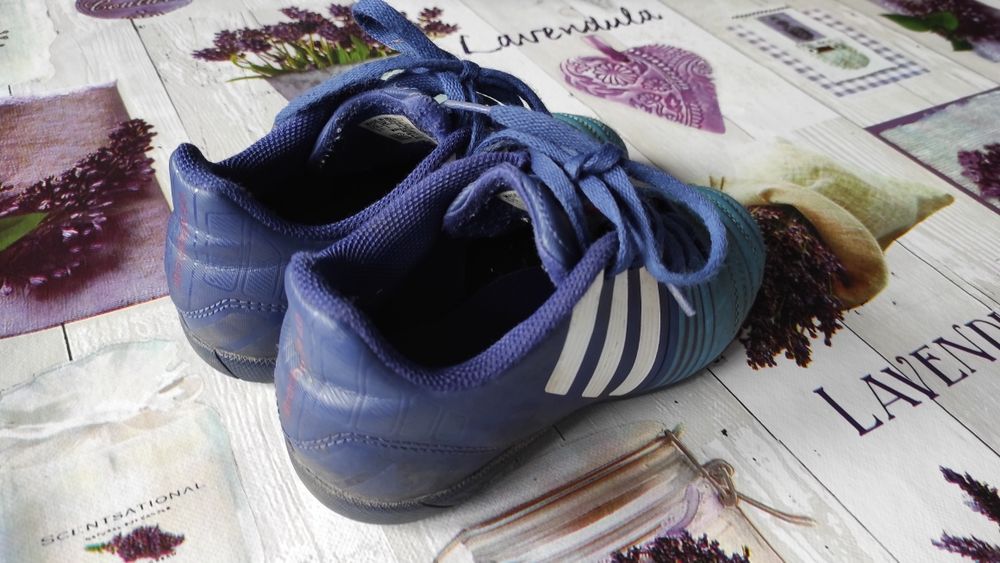 Turfy Adidas, buty piłkarskie 33