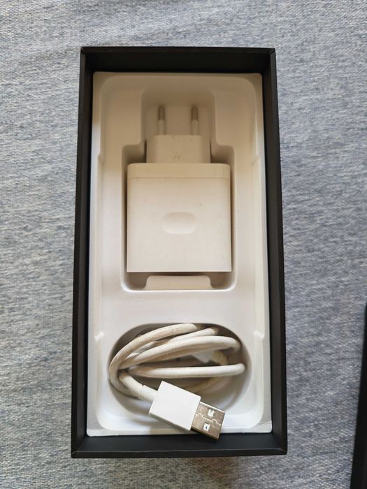 Smartfon Oppo find x5 pro, wersja 12GB / 256 GB, stan bardzo dobry