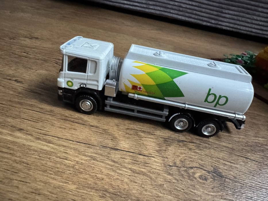 Ciężarówka BP resoraki auto samochód tir dostawczy zabawka
