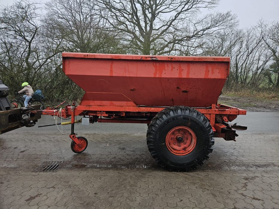 Rozsiewacz wapna bredal 6 ton