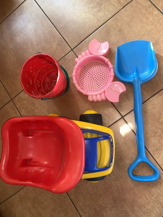 Набор для песка: машина , лопатка, ведро ,сито , все за 100 грн