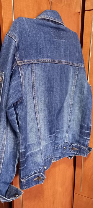 Куртка джинсова .