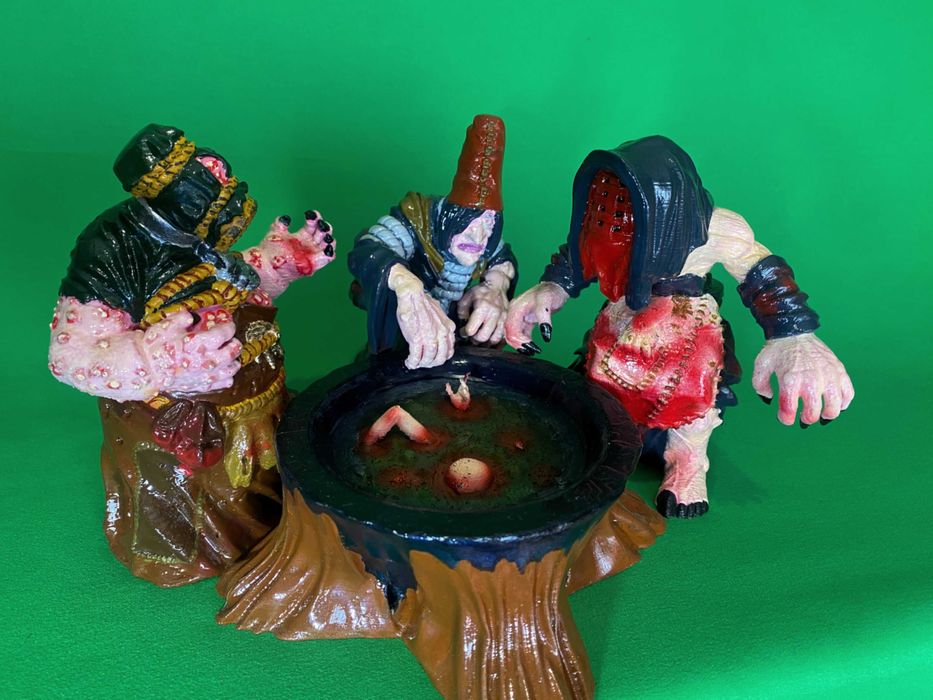 Колекційні фігурки Відьми з Кривоухових боліт з відео гри Witcher 3.