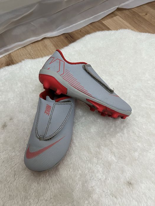 Buty sportowe do piłki nożnej Nike chlopięce 28
