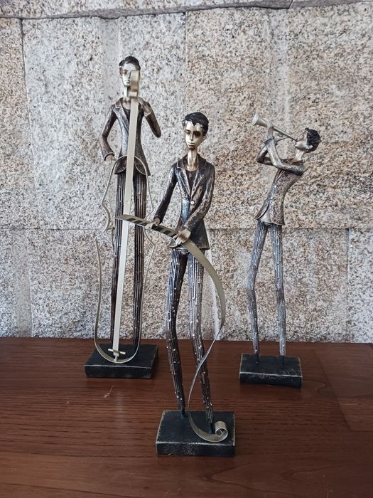 Figuras musicais em resina e metal
