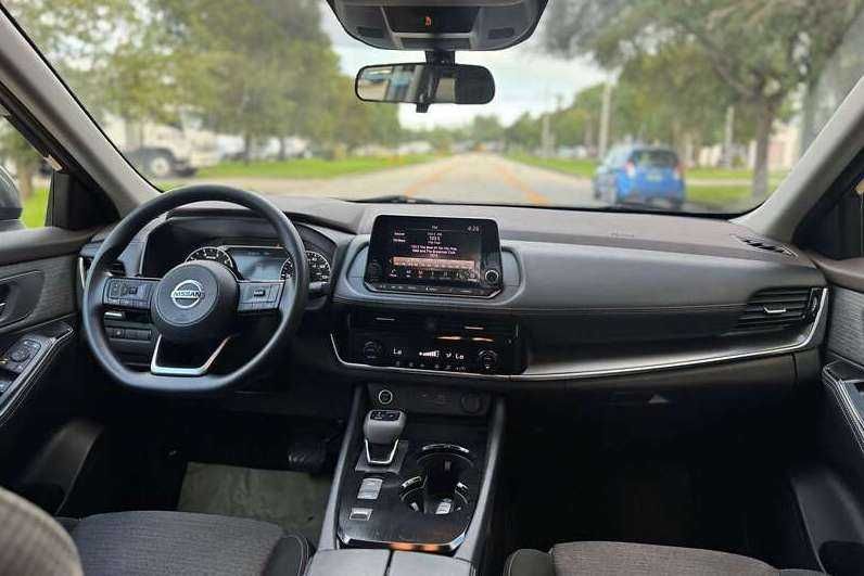 Nissan Rogue 2021 року