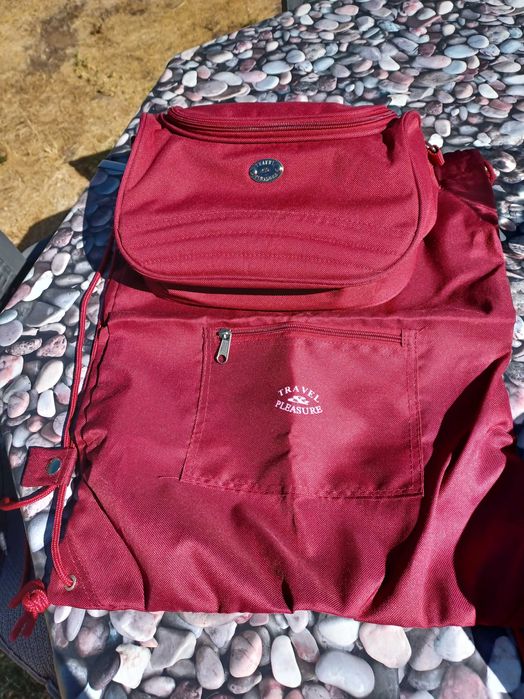 Saco de viagem em tecido em Vermelho com acessórios - NOVO