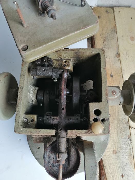 Машинка швейна промислова скорняжка