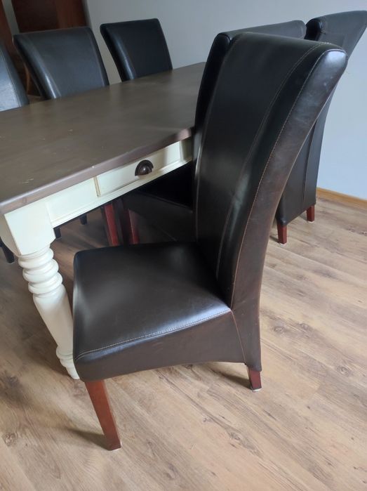 Duży drewniany stół w stylu prowansalskim i 6 krzeseł