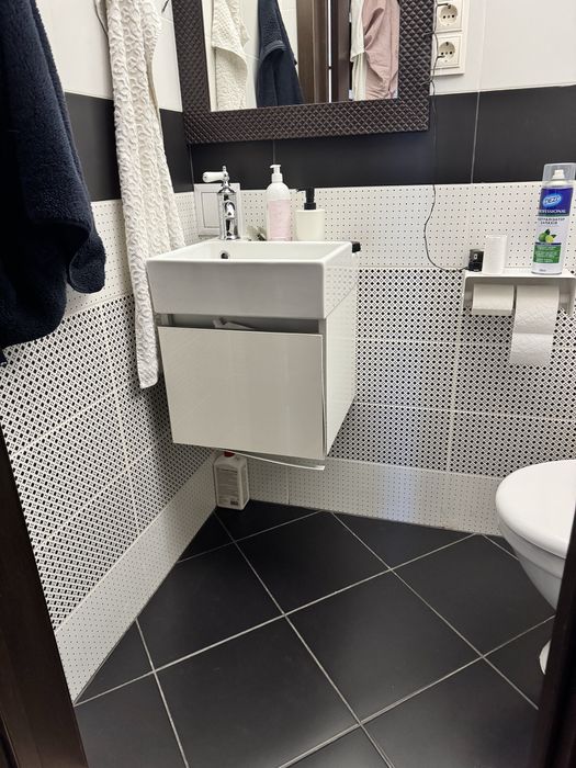 Умивальник Ikea з підвісною тумбою