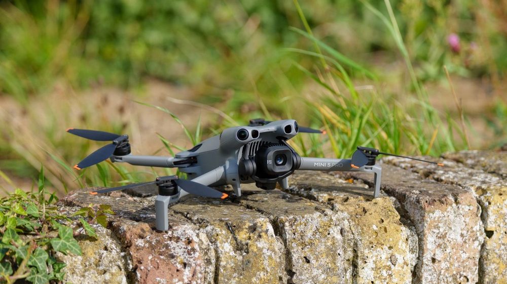 Dji mini 5 pro( combo fly more, 3 bateria