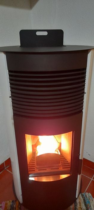 Salamandra a pellet completamente nova.