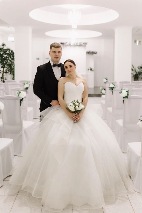 Продам весільну сукню , розмір 42-44