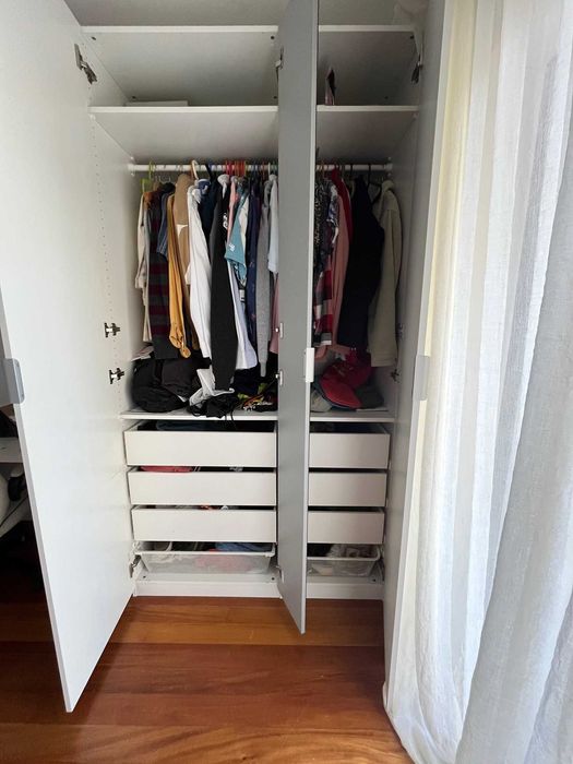 Vendo Roupeiro com 2 portas em branco - com espelho