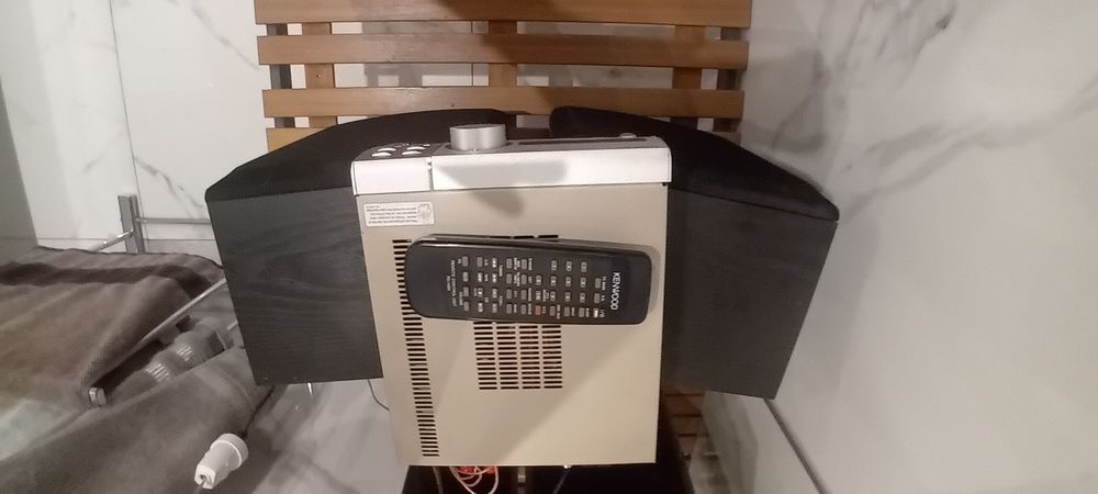 Amplituner Kenwood R-SE7 z pilotem i kolumnami
