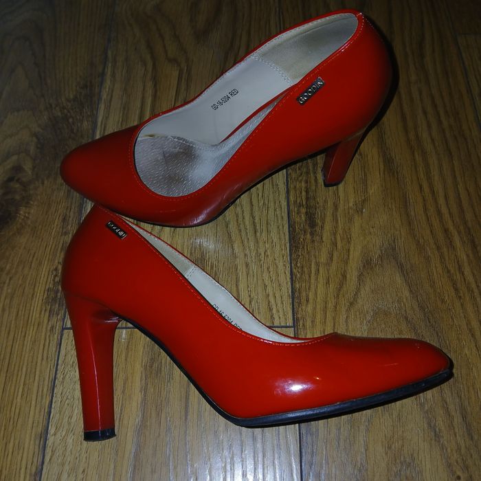 Szpilki pantofle 37 lakierowane