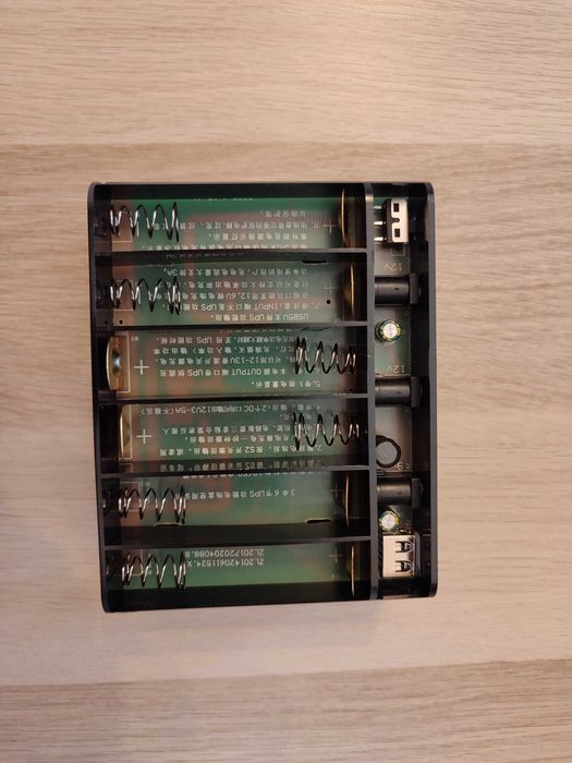 DIY UPS 12v com 3A de saída (bateria 6x18650)