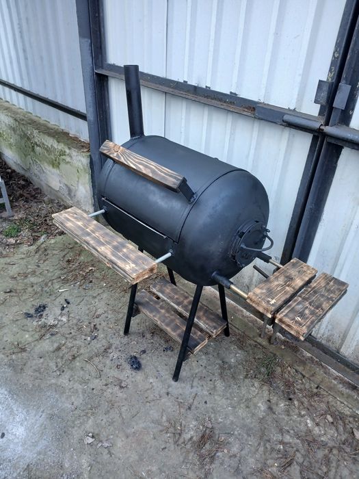 Мангал-барбекю,гриль,коптильня,зі столиками.новий.