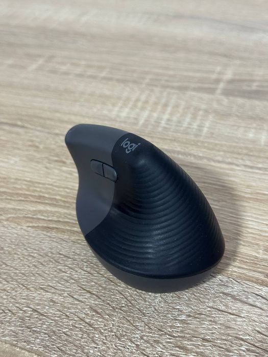 Бездротова миша Logitech Lift Ergonomic Vertical Graphite (910-006473)