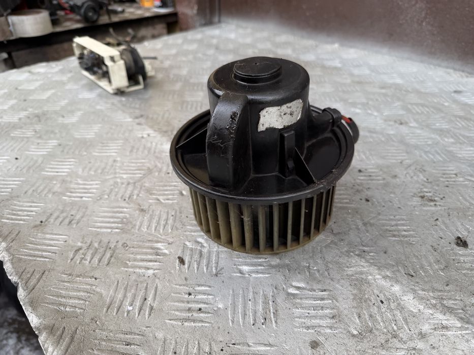 Моторчик печки вентилятор Ауди б3 80 audi 80 b3 год 1989