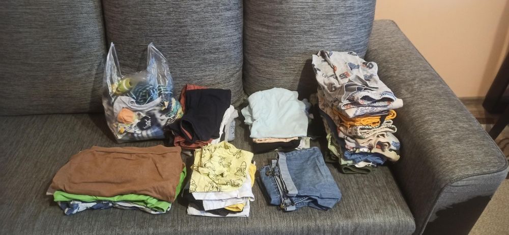 Okazja MEGA PAKA Ubrania chłopięce  128 - 134  spodnie bluzy t-shorty