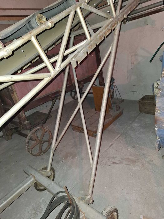 taśma, podajnik taśmowy z silnikiem elektrycznym, łamany dokładki