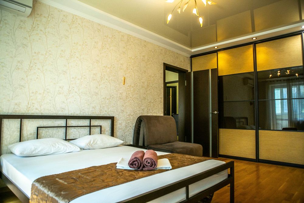 Сдам посуточно квартиру на Победе возле больницы ( понедельно)