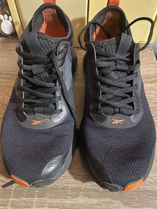 Мужские кроссовки,состояние отличное можно и летом ходить.