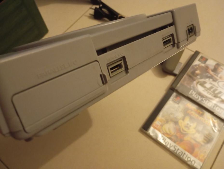 Ps1 SCPH 7002 com 2 jogos
