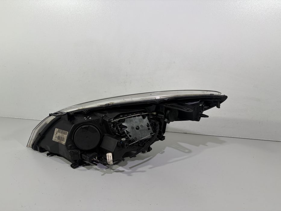 Renault megane iii 3 lampa przód przednia prawa eu