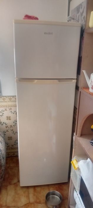 Figrifico branco de garagem