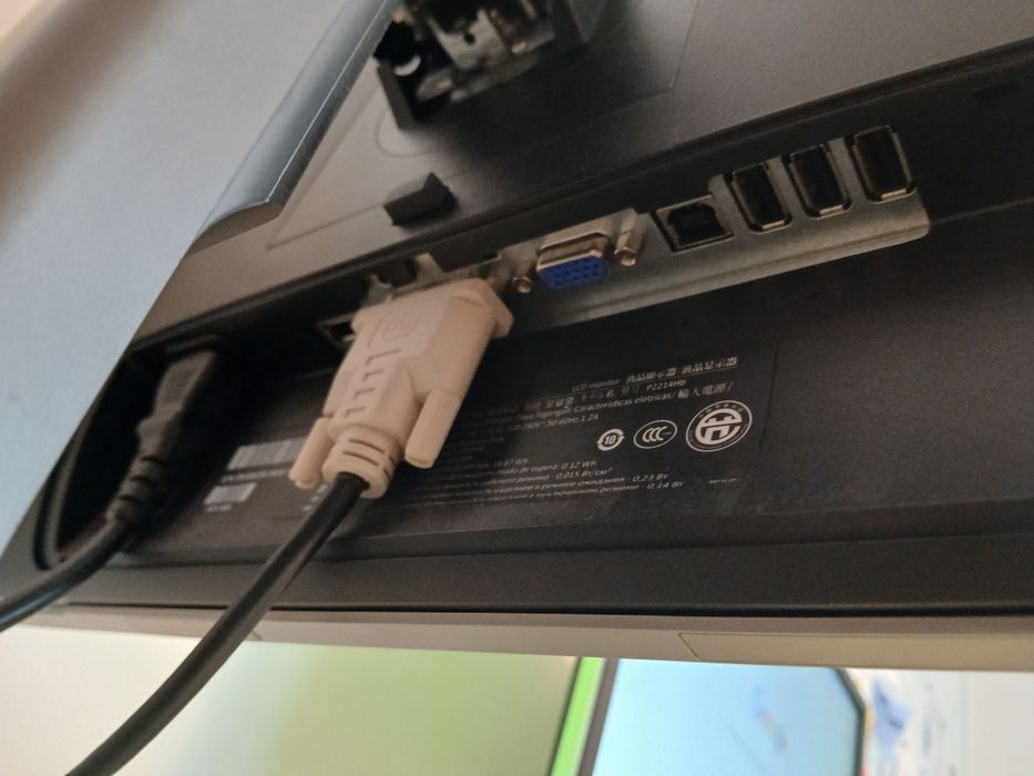 Zestaw dwóch monitorów Dell 22" + stacja dokująca i kable