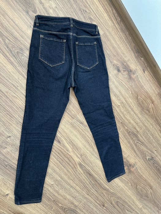 Джинси скіні