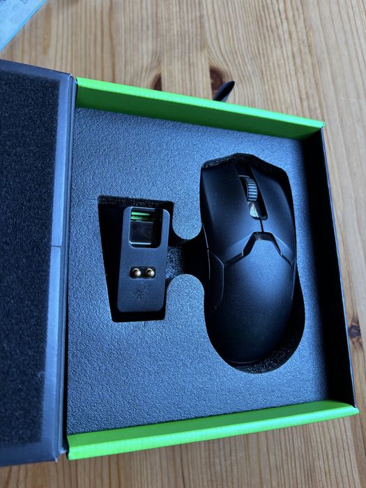 Razer Viper Ultimate sem fios com dock de carga e caixa