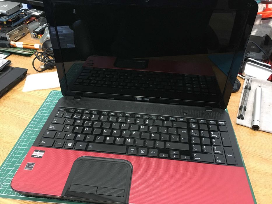 Portátil Toshiba Satellite C855D para peças - ecrã, dissipador, etc