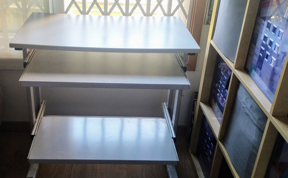 Excelente Preço. Secretária com rodas para computador/portátil e para impressora.