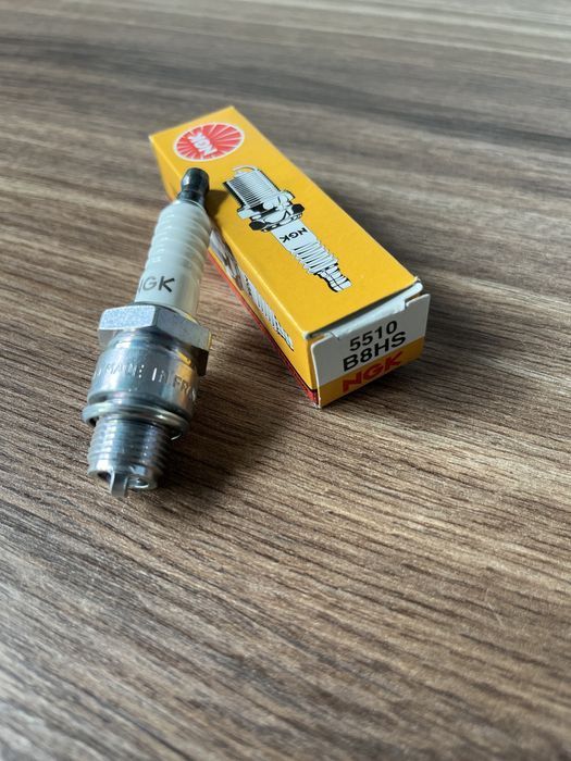 NOWA świeca NGK B8HS JAWA 50 OGAR 200 WSK 125 WSK 175 MZ SIMSON jawka