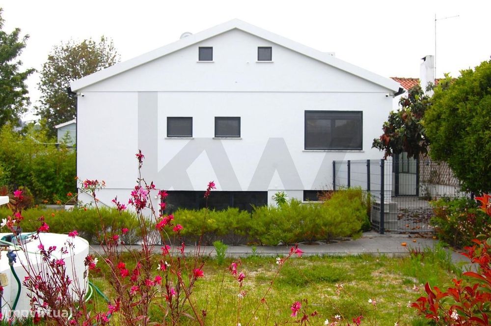 Moradia Isolada T2 + 1 Totalmente Renovada em Colares - Mucifal