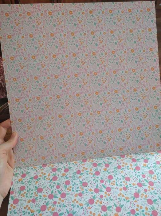 Papier do scrapbookingu. Gramatura 250gsm. 30.5*30.5 cm.