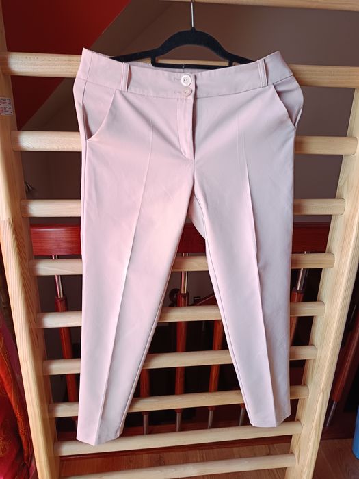 Garnitur żakiet spodnie pudrowy róż rozmiar M/L