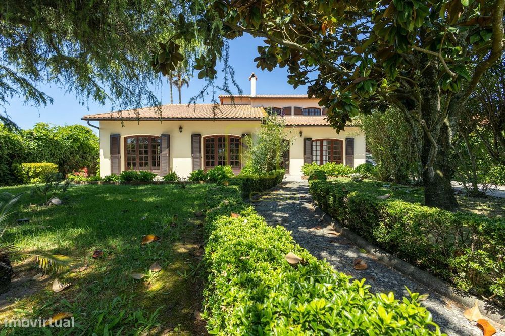 Moradia T5 com piscina