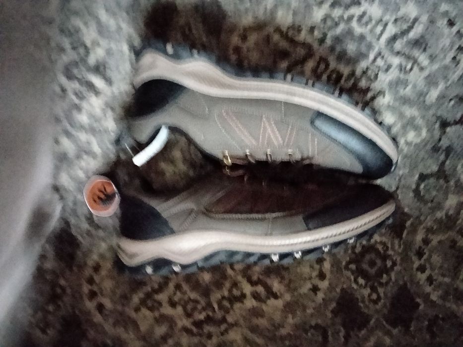 Трекові чоловічі кросівки