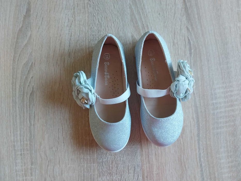nowe buciki dla dziewczynki