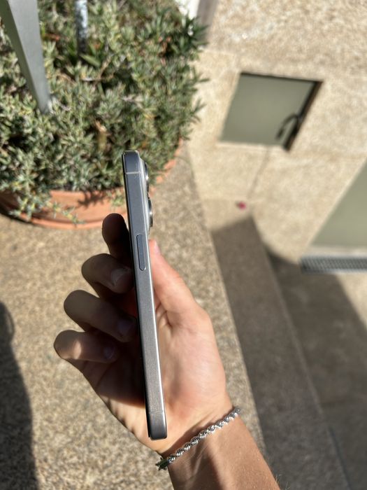 Iphone 15 pro 256gb como novo (90% bateria)