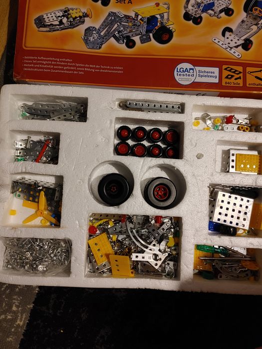 Duże klocki konstrukcyjne metalowe 8+