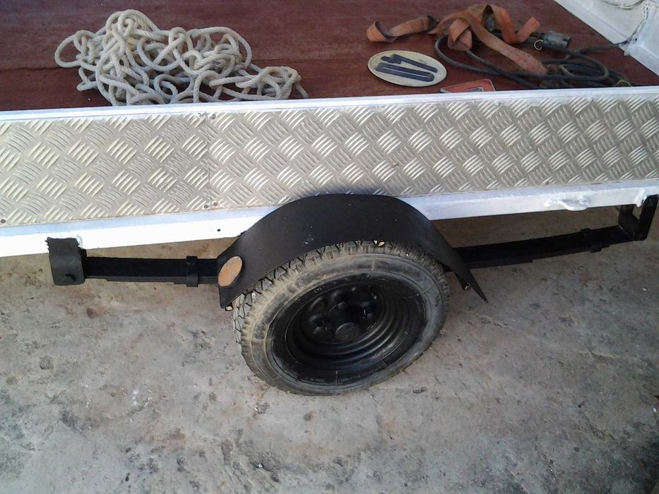 atrelado  reboque em bom estado  suspencao de bolas